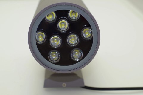 Lampa elewacyjna natynkowa punktowa kinkiet szara 1x9W 1200lm IP65 Kąt świecenia: 45 °