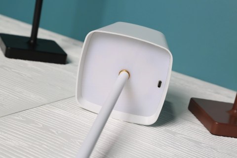 Lampka LED dotykowa biurkowa nocna stołowa biała USB 5W