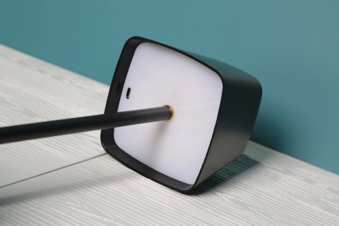 Lampka LED dotykowa biurkowa nocna stołowa czarna USB 5W